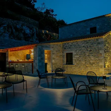 Manifest Boutique Hotel Oítilon