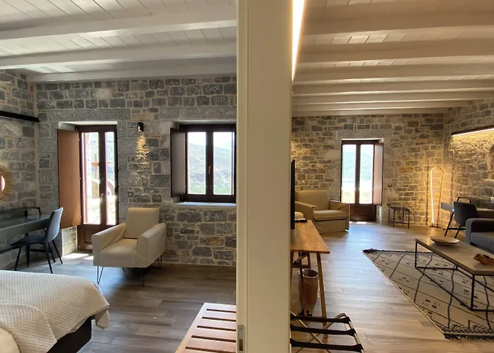 Manifest Boutique Hotel Oítilon