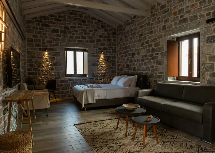 Manifest Boutique Oitilon